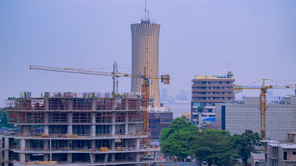 Logement neuf en crise : votre stratégie d’investissement en 2026